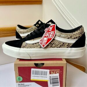 NWT Vans Old Skool Black Suede sneakers with snake print leather low top shoes